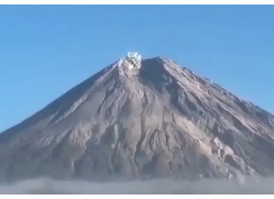 Aktivitas vulkanik Gunung Semeru di Jawa Timur masih tergolong tinggi hingga Senin, 7 September 2026. (Sumber: X/@osamudajaii)