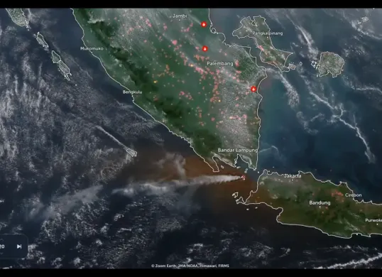Tangkapan layar sebaran abu vulkanik Gunung Anak Krakatau ke sejumlah wilayah. (Sumber: X/@GusDikaOfficial)