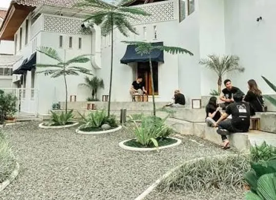 Beragam pilihan tempat ngopi di Jakarta bisa disesuaikan dengan kebutuhan, mulai dari WFC hingga nongkrong santai bersama teman. (Sumber: Instagram/@threefolks)