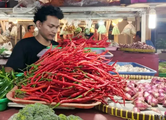 Cabai merah keriting, cabai rawit merah alami kenaikan harga, Kamis, 10 September 2026. (Sumber: Pos Kota/ Ali Mansur)