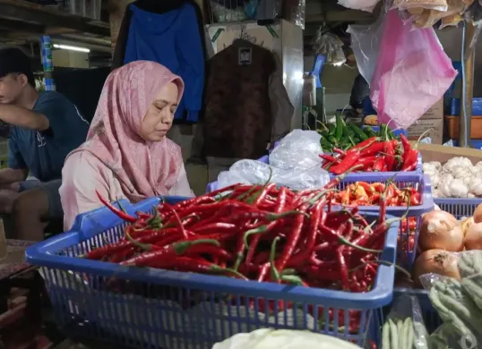 Cabai merah keriting, cabai rawit merah alami kenaikan harga, Kamis, 10 September 2026. (Sumber: Pos Kota/ Ali Mansur)