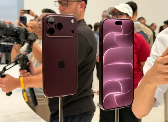 Apple memperkenalkan iPhone 18 Pro, iPhone 18 Pro Max, dan iPhone Duo dengan pilihan kapasitas penyimpanan hingga 2 TB pada September 2026. (Sumber: X/@gizmodojapan)
