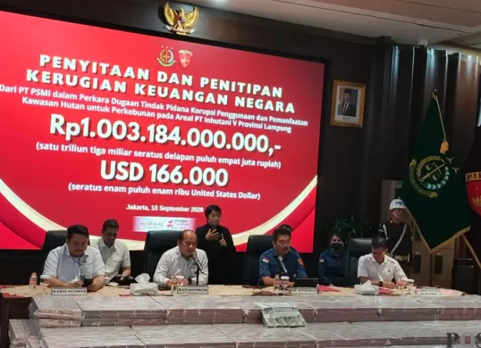 Konferensi pers Kejaksaan Agung (Kejagung) terkait pernyitaan uang dari PT PSMI dalam penyidikan kasus dugaan korupsi penggunaan serta pemanfaatan kawasan hutan di wilayah kerja PT Inhutani V, Lampung. (Sumber: Pos Kota/ Ali Mansur)