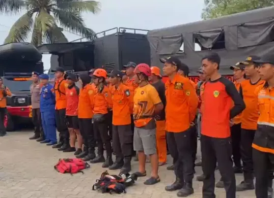 Tim SAR Gabungan memperluas wilayah pencarian speed boat hilang kontak di Perairan Selat Sunda, Kabupaten Pandeglang, Banten. (Sumber: Dok. Istimewa)