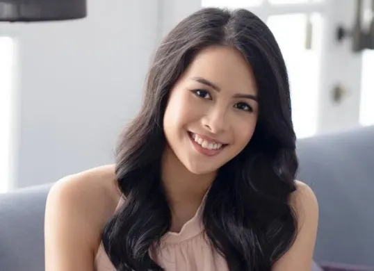 Maudy Ayunda kembali menjadi perbincangan setelah konten mindfulness di tengah derasnya berita buruk memicu kritik warganet di Threads. (Sumber: Instagram/@maudyayunda)