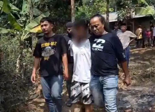 Seorang pria berinisial SMA ditangkap SMA ditangkap aparat kepolisian karena diduga membunuh wanita bernama Intan Rahmania, 19 tahun, warga Ciampea, Kabupaten Bogor, Jawa Barat. (Sumber: Polda Metro Jaya)
