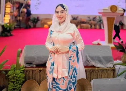 Penyanyi Kanaya Whu meninggalkan kenangan mendalam bagi sahabatnya, Oghel Zulvianto, termasuk rencana Umrah bersama yang belum terwujud. (Sumber: Instagram)