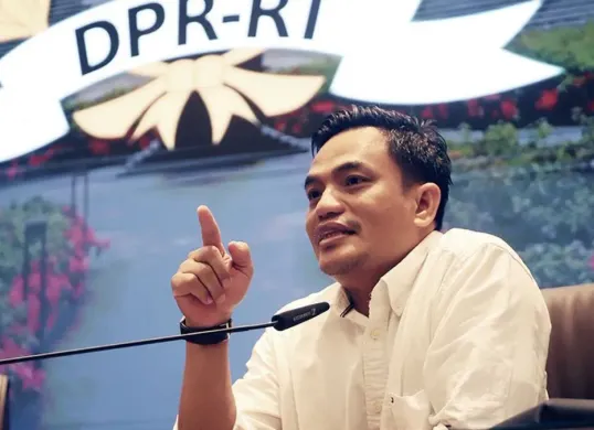 Analis politik dan kebijakan publik dan Dosen UNIS Tangerang, Adib Miftahul. (Sumber: Dok. Istimewa)