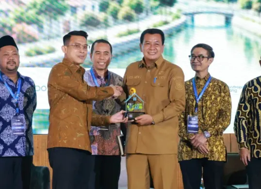 Bupati Tangerang, Maesyal Rasyid (tengah). (Sumber: Istimewa)