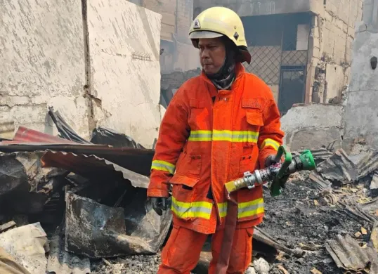Radit (45) anggota Relawan Pemadam Kebakaran (Redkar) Kelurahan Sukabumi Selatan, Jakarta Selatan. (Sumber: Dok. Istimewa)