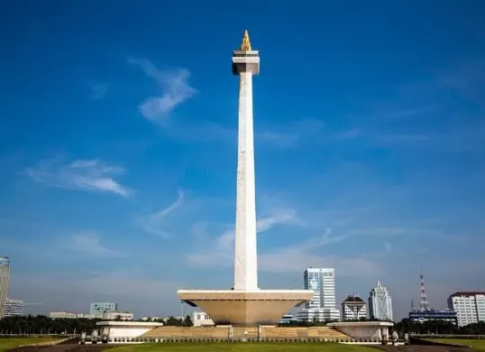 Sejumlah destinasi wisata Jakarta menawarkan pengalaman liburan yang beragam, mulai dari ruang hijau, wisata sejarah, hingga pemandangan kota. (Sumber: Wilkipedia)