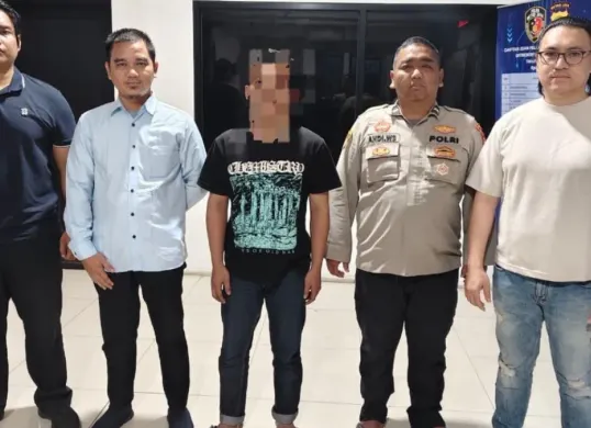 Polda Metro Jaya menangkap dan menahan seorang pria berinisial MI, 23 tahun yang diduga melakukan kekerasan seksual terhadap anak di kawasan Palmerah, Jakarta Barat. (Sumber: Polda Metro Jaya)