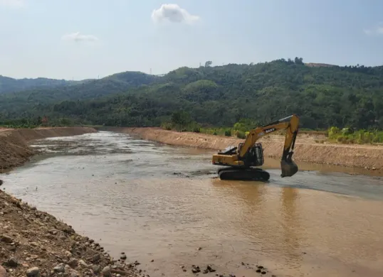 Sungai Cidikit di Bayah Barat, Kecamatan Bayah, Lebak yang telah dinormalisasi. (Sumber: Pemdes Bayah Barat)