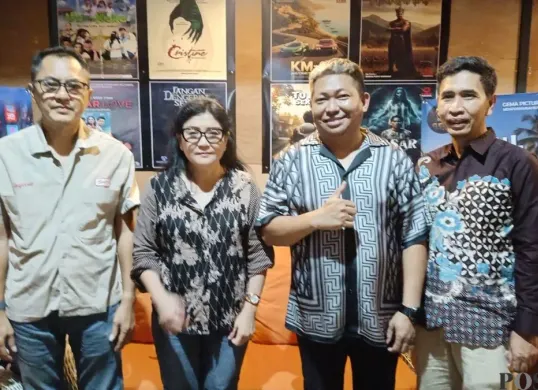 Pembukaan kantor baru Gema Picture sekaligus memperkenalkan pembuatan film Tuyul Seken dan Personal Brondong dihadiri para aktris dan Produser di Cimanggis, Kota Depok. (Sumber: Poskota/Angga Pahlevi)