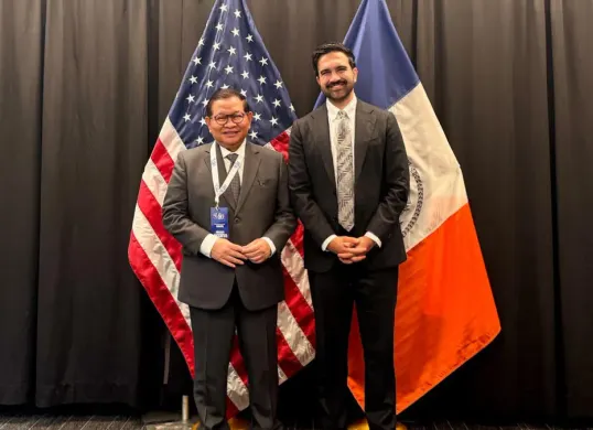 Gubernur DKI Jakarta Pramono Anung bertemu Wali Kota New York Zohran Kwame Mamdani di sela agenda Urban 20 Mayors Summit 2026, di Civic Hall, New York, Amerika Serikat, Minggu, 20 September 2026. (Sumber: Pemprov Jakarta)