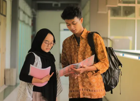 Pemerintah mulai menghitung kebutuhan anggaran untuk rencana pendidikan gratis di seluruh perguruan tinggi negeri (PTN) sesuai arahan Presiden Prabowo Subianto. (Sumber: Wikimedia Commons)