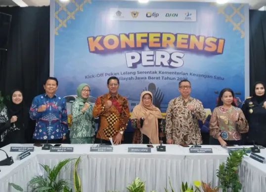 DJP wilayah Jabar menggelar lelang serentak terhadap 123 unit aset sitaan milik 70 perusahaan penunggak pajak. (Sumber: Dok. Istimewa)