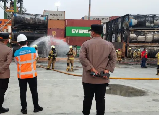 Polisi tengah menyelidiki penyebab kebakaran kontainer berisi minyak Mentah di Pelabuhan Tanjung Priok, Jakarta Utara. (Sumber: Polda Metro Jaya)