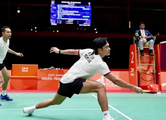 Fajar Alfian/Muhammad Shohibul Fikri saat tampil pada babak semifinal beregu putra Asian Games 2026. (Sumber: Instagram/@badminton.ina)