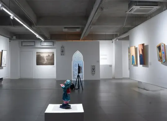 Berbagai karya seni yang terdapat pada pameran bertajuk RAW Vol. 2 di RUCI Art Space. (Sumber: Dok. Instagram/@ruci.art)