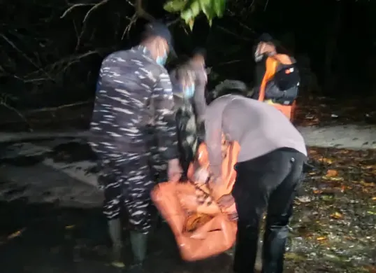 Potret penemuan mayat di Pulau Enggano, Bengkulu Utara yang merupakan ABK KM Aru Padatu 1. (Sumber: Istimewa)