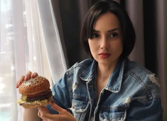 Isi pesan Sara Wijayanto soal hidup yang “berantakan” menjadi sorotan setelah gugatan cerai terhadap Demian Aditya diketahui publik (Sumber: Instagram/@sarawijayanto)