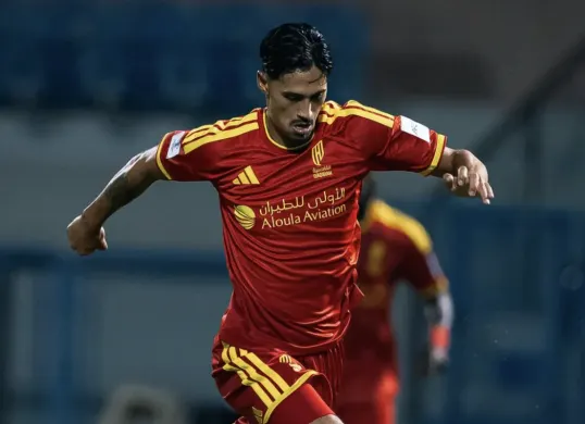 Tijjani Reijnders melanjutkan karier bersama Al-Qadsiah setelah meninggalkan Manchester City. Faktor finansial dan rencana masa depan keluarga menjadi bagian dari pertimbangannya. (Sumber: Instagram/@tijjanireijnders)