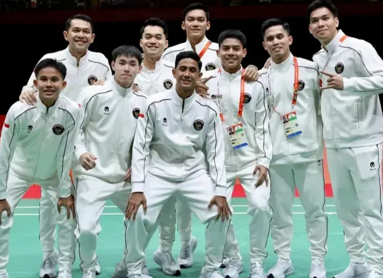 Tim badminton beregu putra Indonesia menyumbangkan medali emas pertama di Asian Games 2026 usai menang lawan China pada partai final. (Sumber: Instagram/@badminton.ina)