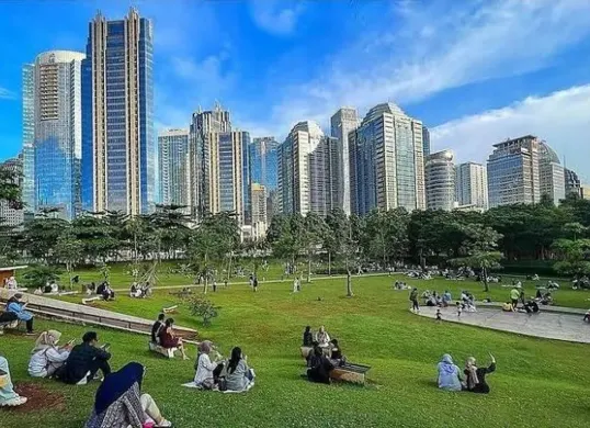 Sejumlah tempat di Jakarta menawarkan suasana berbeda untuk melepas penat, mulai dari ruang hijau hingga kawasan bersejarah. (Sumber: Instagram/@temantaman.jkt)