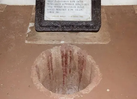 Sumur Lubang Buaya di Kompleks Monumen Pancasila Sakti, Jakarta Timur, menjadi salah satu situs penting untuk mempelajari sejarah Indonesia pada 1965. (Sumber: Wilkipedia)