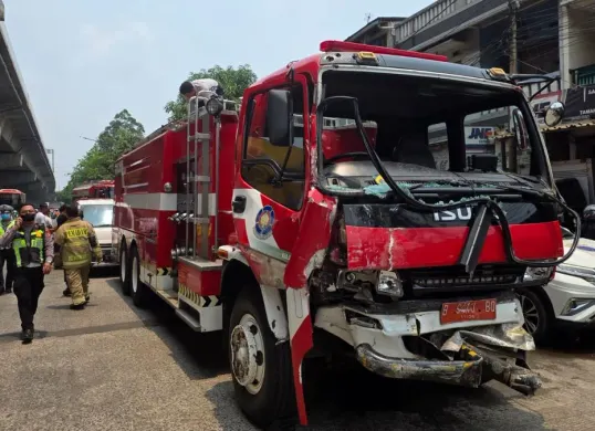 Kecelakaan enam kendaraan terjadi di Jalan Raya Bekasi arah timur, tepatnya dekat United Tractors, Jakarta Utara, Senin, 28 September 2026. (Sumber: Dok. Polda Metro Jaya)