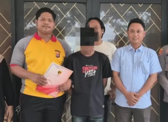 Tersangka JA alias YS diamankan petugas Unit PPA Satreskrim Polres Serang usai 6 bulan DPO. (Sumber: Polres Serang)