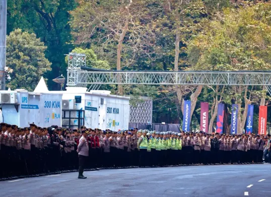 Polda Metro Jaya mengerahkan sebanyak 2.373 personel untuk mengamankan laga lanjutan FIFA ASEAN Cup 2026 antara tim nasional Indonesia VS Malaysia di Stadion Utama Gelora Bung Karno (SUGBK). (Sumber: Polda Metro Jaya)