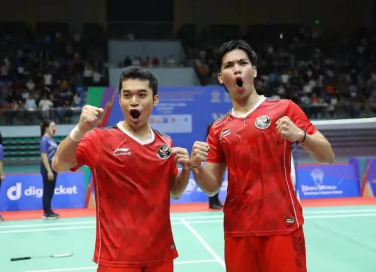 Leo Rolly Carnando/Daniel Marthin  membawa Indonesia meraih emas ketiga di Asian Games 2026. (Sumber: Instagram/@rollycarnando)