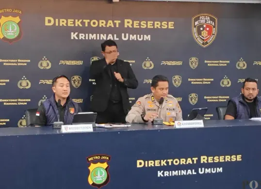 Jumpa pers penetapan tersangka kasus kecelakaan maut antara Kereta Api Argo Bromo Anggrek vs KRL di Bekasi Timur, Selasa, 29 September 2026. (Sumber: Poskota/Ali Mansur)