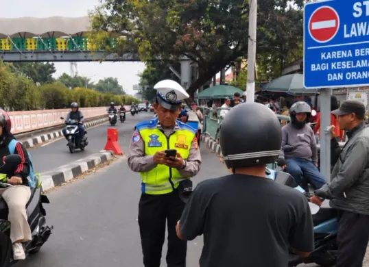 Potret pelanggaran lalu lintas, khususnya perilaku melawan arus dan penggunaan nomor polisi (nopol). (Sumber: Istimewa)