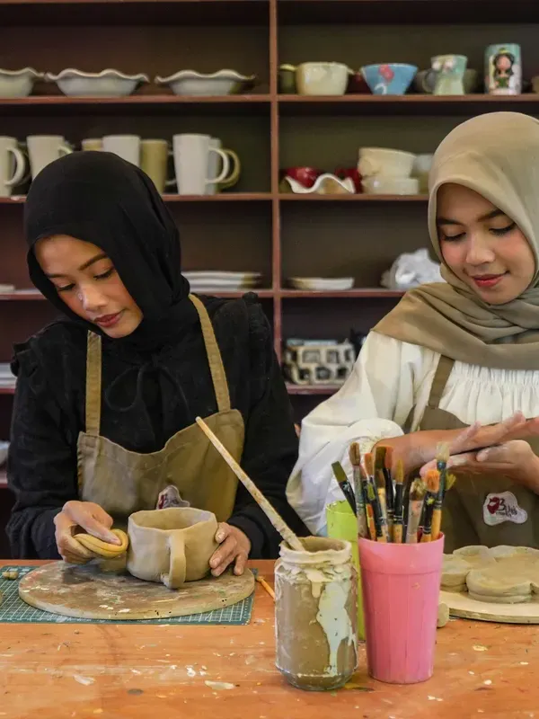 Menghabiskan Libur Lebaran dengan Membuat Kerajinan Tanah Liat
