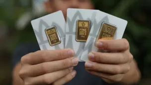 Update harga emas Antam terbaru Selasa 10 Februari 2026 menunjukkan posisi stabil Rp 2,94 juta per gram. Cek rincian harga pecahan, aturan pajak, serta panduan pembelian emas resmi Antam. (Sumber: Istimewa)
