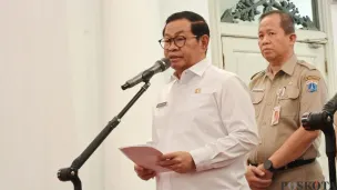 Gubernur Jakarta, Pramono Anung menyampaikan pernyataan kepada awak media. (Sumber: Poskota/M. Tegar Jihad)