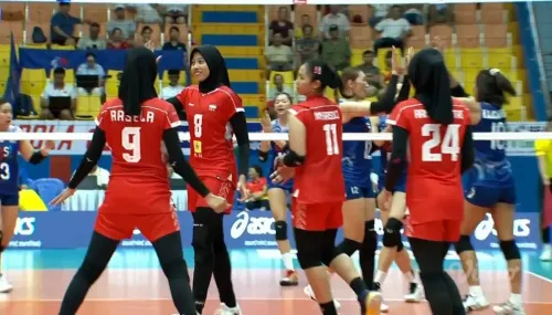 Timnas Voli Putri Indonesia harus mengubur harapan melaju ke partai puncak SEA Games 2025 setelah takluk dari tuan rumah Thailand pada babak semifinal, Minggu 14 Desember 2025. (Sumber: X/@volleyballidn)
