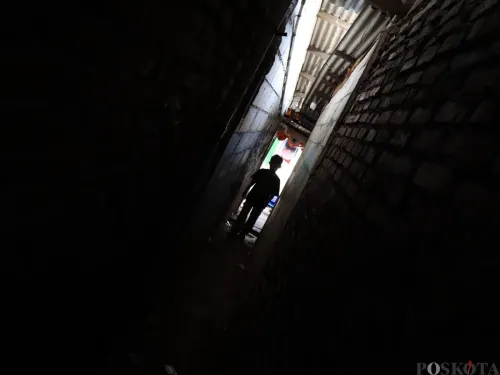 Kondisi permukiman padat di RW 07 Gang Setan Kelurahan Pinangsia, Kecamatan Tamansari, Jakarta Barat. (Sumber: Poskota/Dhiya Ahmad Fauzan)