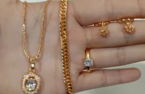 Ilustrasi - Harga emas perhiasan hari ini, Rabu, 8 April 2026 kembali naik. (Sumber: Pinterest)