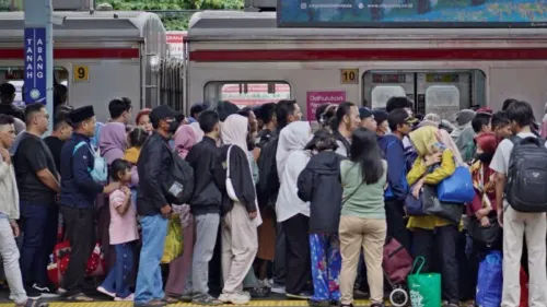 Ilustrasi penumpang kereta rel listrik (KRL) commuter line Jabodetabek. (Sumber: KAI Commuter)